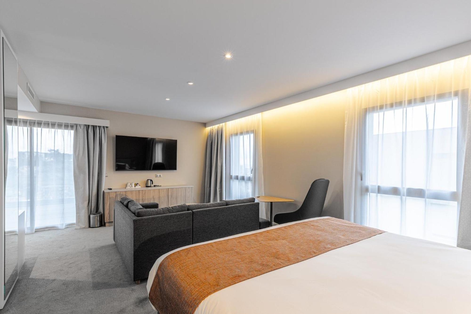 Express By Ihg Hotel